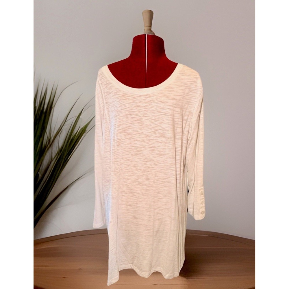 CHICO's Casual White High Wide Top 3/4 Sleeve button accent 3XL NWOT Comfortable
